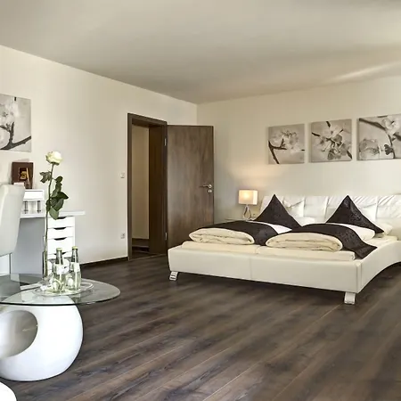 מלון Parkhotel 4*